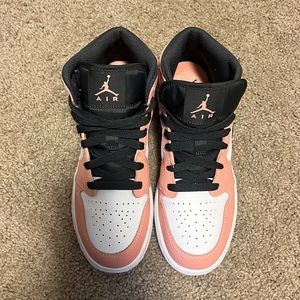 Jordan 1 mid pink quartz
